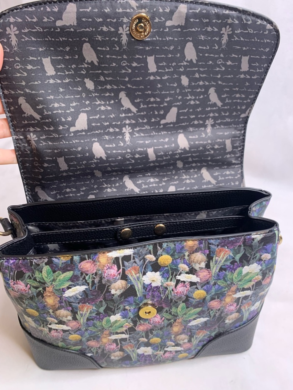 BoxLunch Exclusive Harry Potter Botanical Pets Handbag Hedwig Crookshanks Floral - Picture 9 of 12